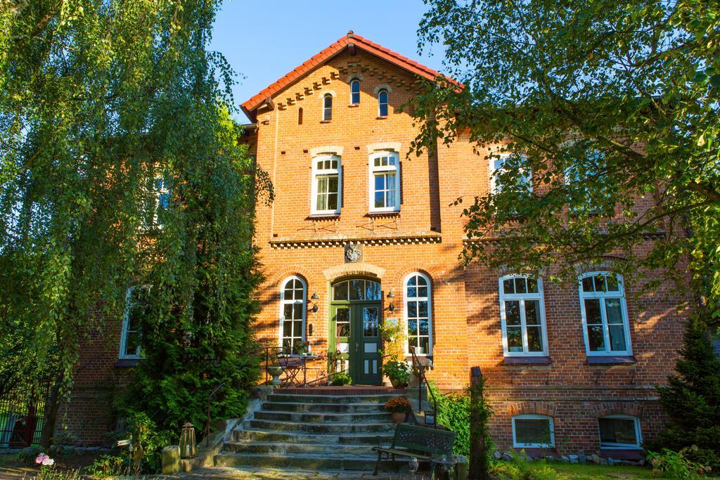 Отель Gutshaus Zietlitz Dobbin-Linstow Экстерьер фото