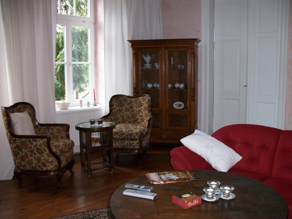 Отель Gutshaus Zietlitz Dobbin-Linstow Экстерьер фото