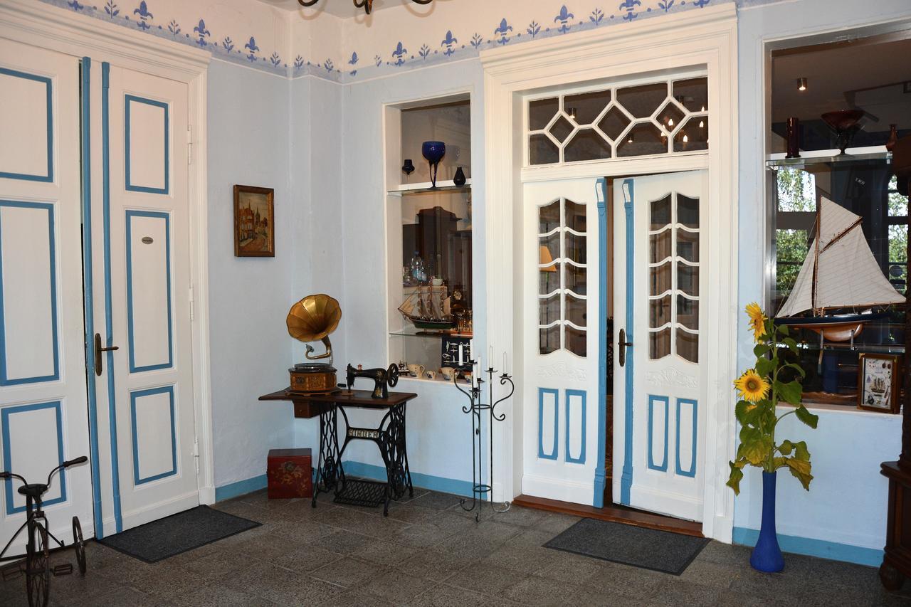 Отель Gutshaus Zietlitz Dobbin-Linstow Экстерьер фото